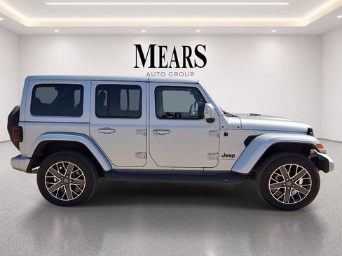 Used 2023 Jeep Wrangler Unlimited Sahara AWD/4WD image 6