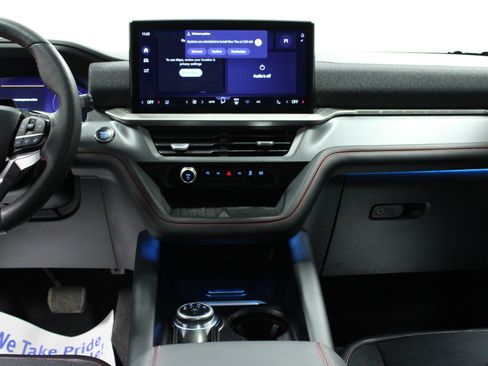 Used 2025 Ford Explorer ST image 19