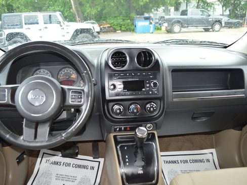 Used 2016 Jeep Patriot Latitude FWD image 16