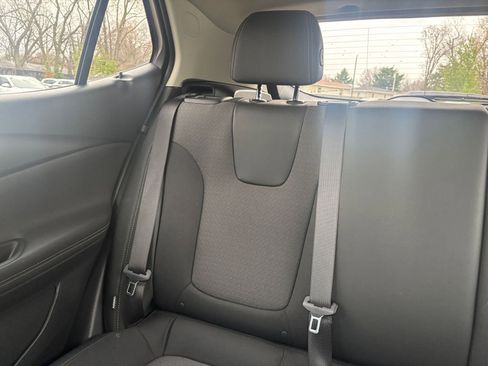 Used 2025 Buick Encore GX Preferred image 37