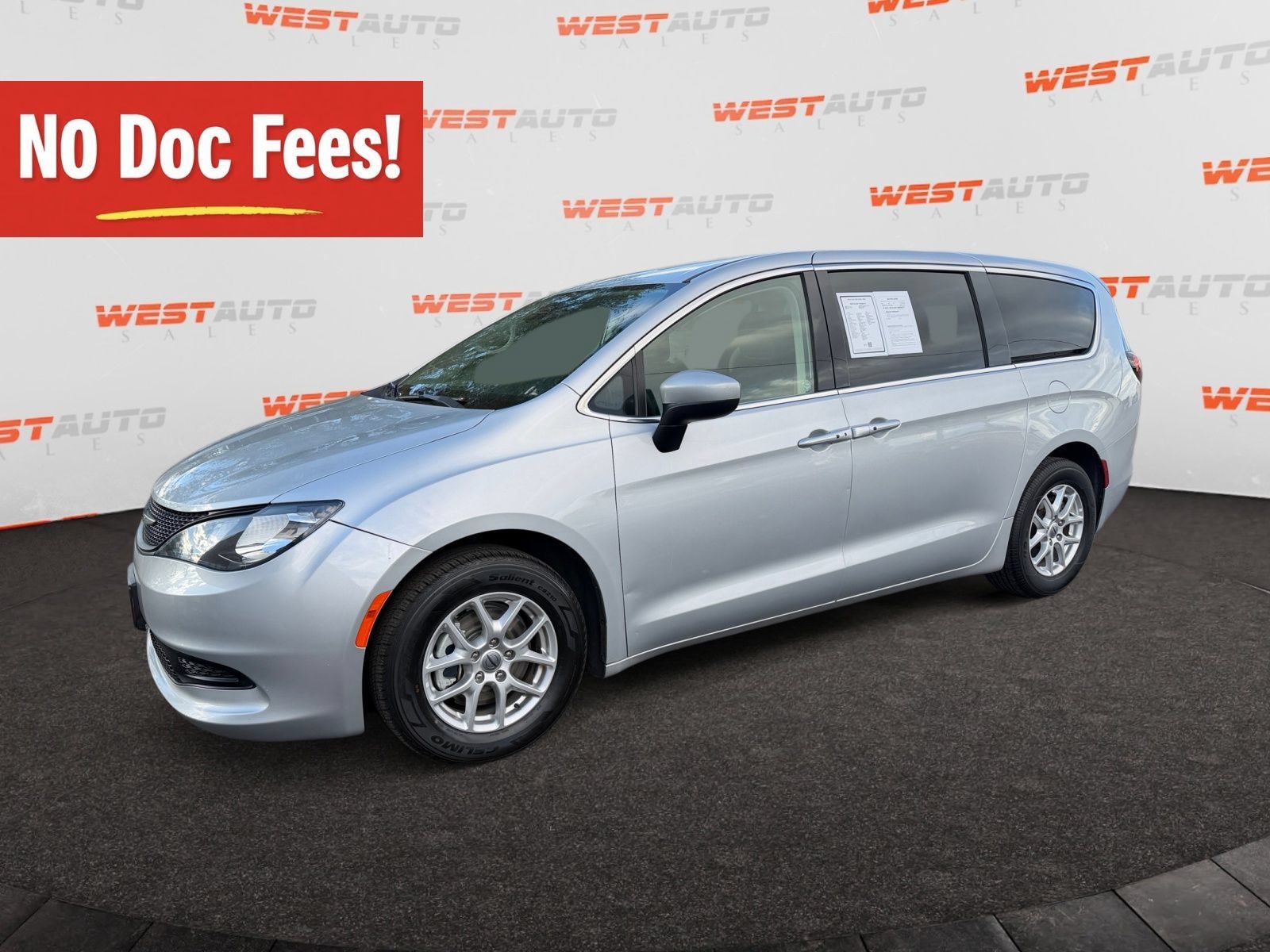 Used 2023 Chrysler Voyager LX FWD image 1
