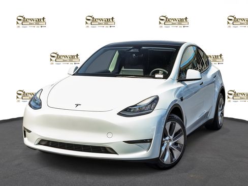 Used 2023 Tesla Model Y Long Range AWD/4WD image 1