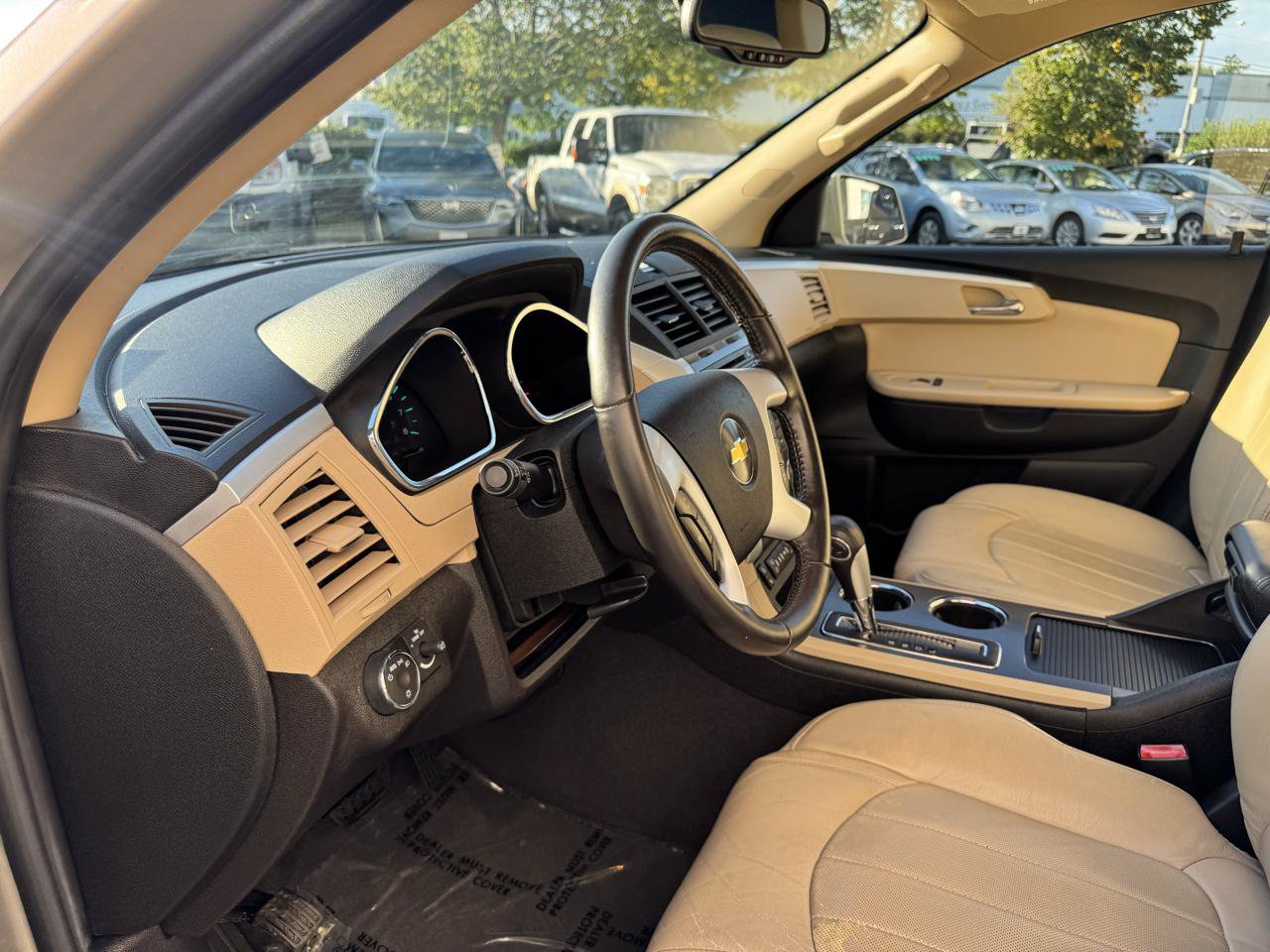 Used 2011 Chevrolet Traverse LTZ AWD/4WD image 16