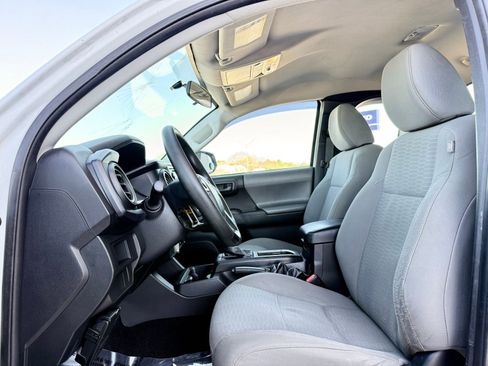 Used 2017 Toyota Tacoma SR image 17