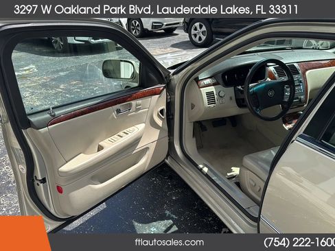 Used 2007 Cadillac DTS w/ Trunk Convenience Package image 22