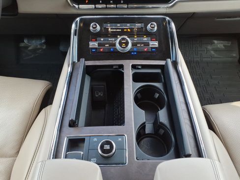 Used 2024 Lincoln Navigator L Reserve AWD/4WD image 23