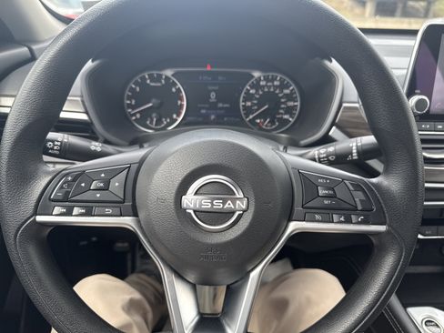 Used 2023 Nissan Altima 2.5 SV FWD image 18