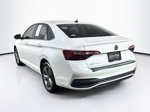 Used 2024 Volkswagen Jetta SE FWD image 5