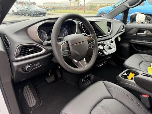 New 2027 Chrysler Pacifica LX FWD image 12