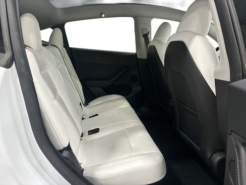 Certified 2023 Tesla Model Y Long Range AWD/4WD image 11