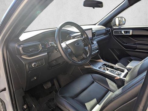 Used 2020 Ford Explorer XLT w/ Equipment Group 202A image 9