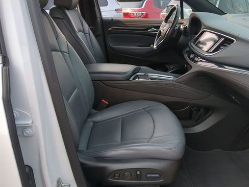 Used 2024 Buick Enclave Premium image 19