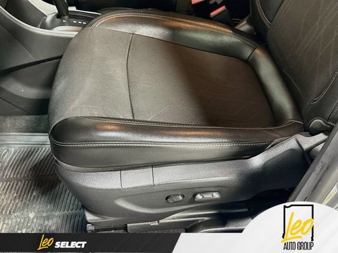 Used 2019 Chevrolet Trax LT w/ LT Convenience Package AWD/4WD image 21