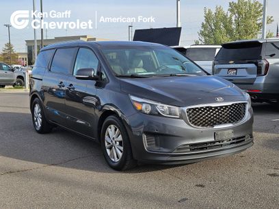 Used 2017 Kia Sedona LX w/ LX Essentials Premium Package