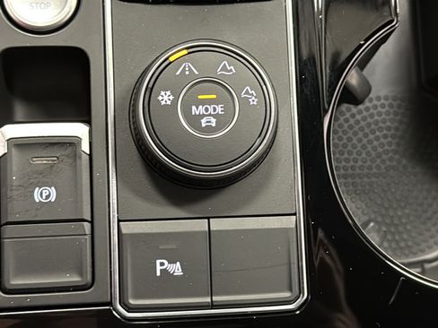 Used 2023 Volkswagen Atlas Cross Sport SEL R-Line AWD/4WD image 35