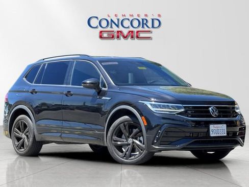 Used 2023 Volkswagen Tiguan SE R-Line AWD/4WD image 2