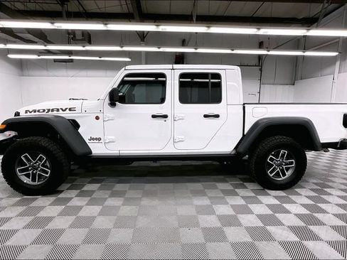 Used 2026 Jeep Gladiator Mojave AWD/4WD image 13