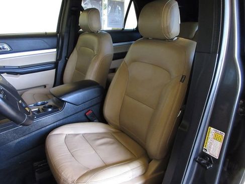 Used 2016 Ford Explorer XLT w/ Equipment Group 202A image 11