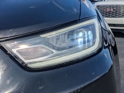 Used 2023 Chrysler Pacifica Touring-L image 32