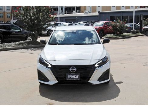 Used 2024 Nissan Altima 2.5 SV AWD/4WD image 2