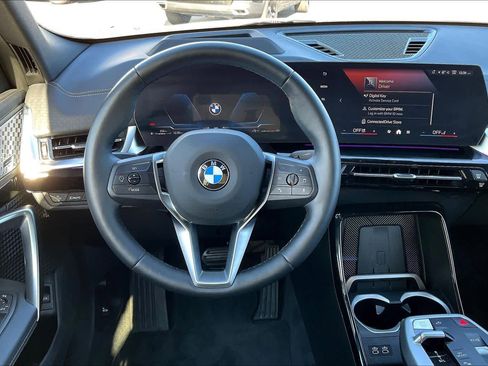 Used 2025 BMW X2 xDrive28i w/ Premium Package image 8