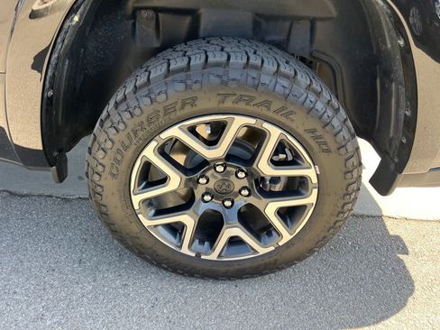 Used 2025 RAM 1500 Laramie AWD/4WD image 14