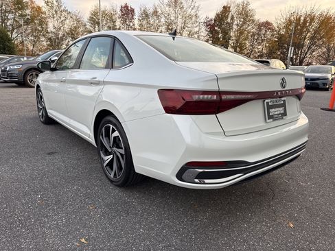 Used 2025 Volkswagen Jetta SEL image 5