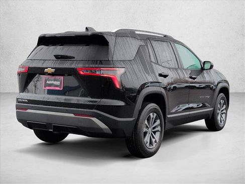 Used 2026 Chevrolet Equinox LT FWD image 2