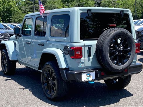 Used 2024 Jeep Wrangler Unlimited Sahara AWD/4WD image 9
