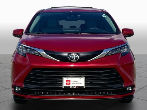 Used 2026 Toyota Sienna XLE FWD image 4