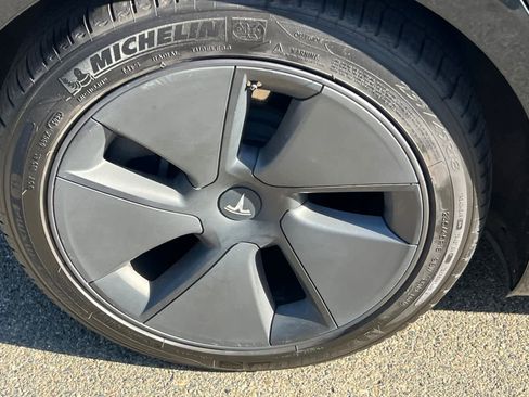 Used 2021 Tesla Model 3 Standard Range Plus RWD image 17