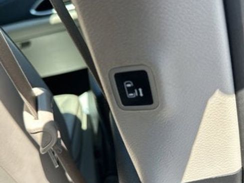 Used 2019 Chrysler Pacifica Limited FWD image 13
