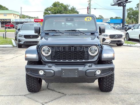 Used 2025 Jeep Gladiator Sport AWD/4WD image 2