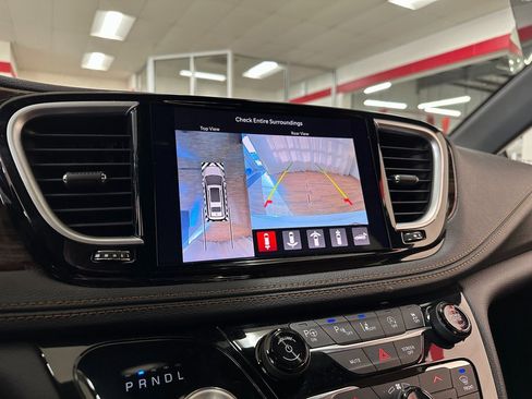 Certified 2021 Chrysler Pacifica Pinnacle image 30