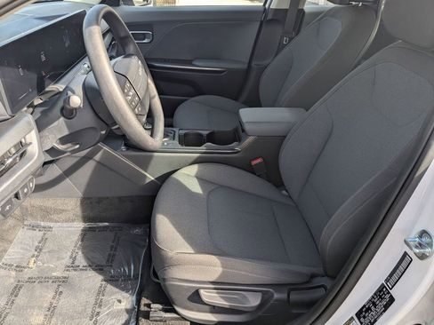 Used 2025 Kia K4 LXS image 19
