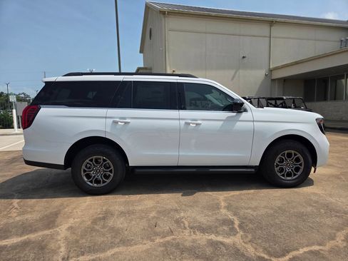 New 2026 Ford Expedition Active RWD image 4