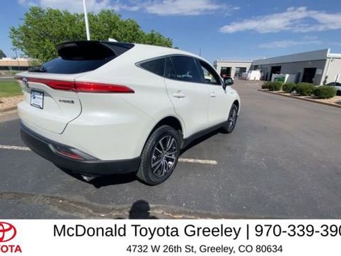 Used 2021 Toyota Venza LE AWD/4WD image 9