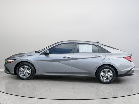 Used 2024 Hyundai Elantra SE FWD image 10