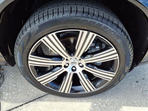 Certified 2024 Volvo XC90 B5 Plus image 9
