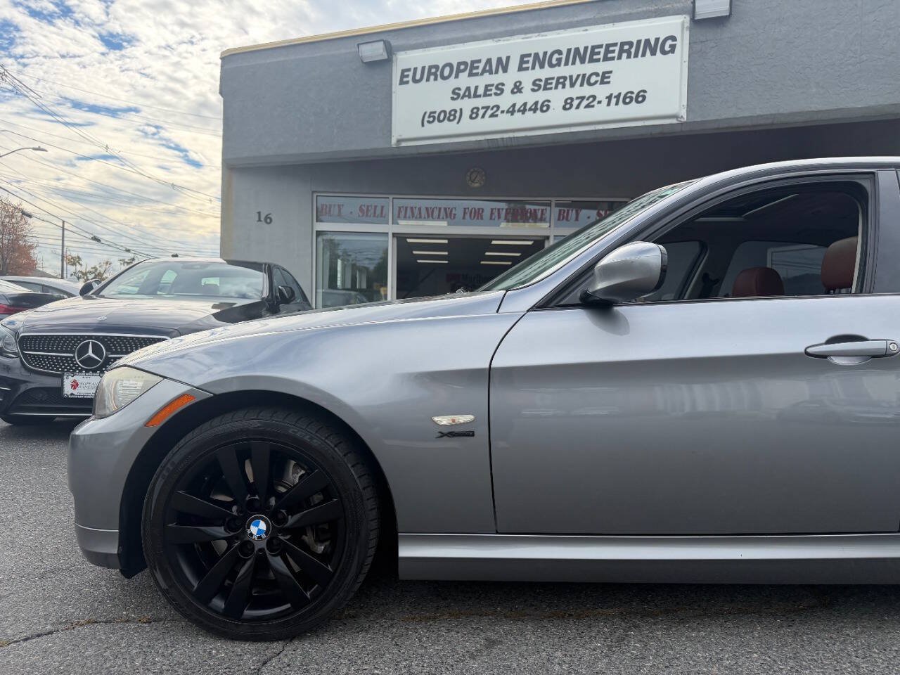 Used 2011 BMW 335i xDrive Sedan AWD/4WD image 9