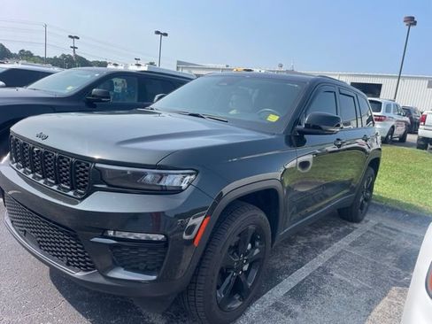 Used 2023 Jeep Grand Cherokee Limited w/ Luxury Tech Group II AWD/4WD image 2