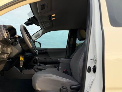 Used 2020 Toyota Tacoma SR image 7