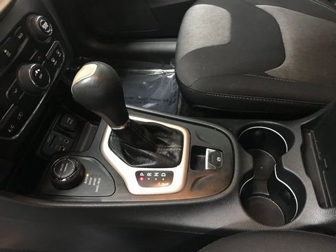 Used 2014 Jeep Cherokee Latitude image 20