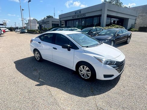 Used 2023 Nissan Versa S FWD image 27