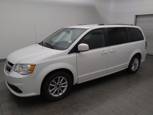Used 2020 Dodge Grand Caravan SXT FWD image 2