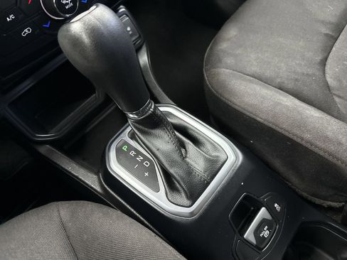 Used 2020 Jeep Renegade Latitude w/ UConnect 8.4 Nav Group image 23