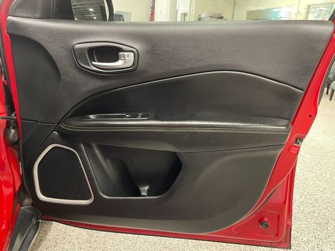 Used 2017 Jeep Compass Latitude FWD image 26