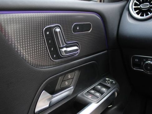 Used 2022 Mercedes-Benz GLB 250 4MATIC w/ Premium Package Lite image 14