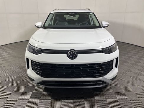 New 2026 Volkswagen Tiguan SE image 3