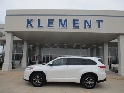 Used 2017 Toyota Highlander LE